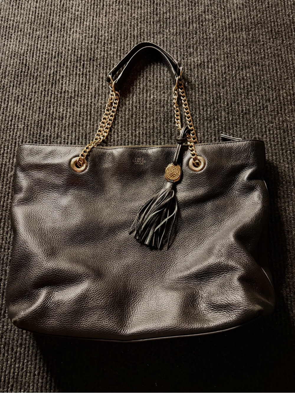 Vince Camuto Black Pebbled Tote Bag Gold Chain Handles Tassel Charm Large